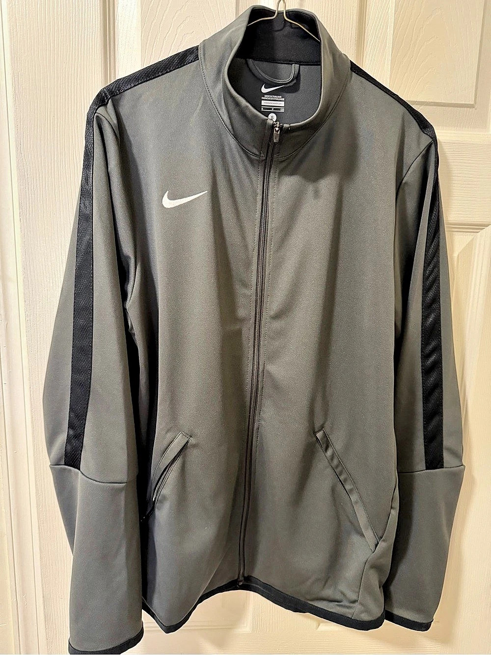 Nike Men'Small Track Jacket Gray & Black Size Small Like New